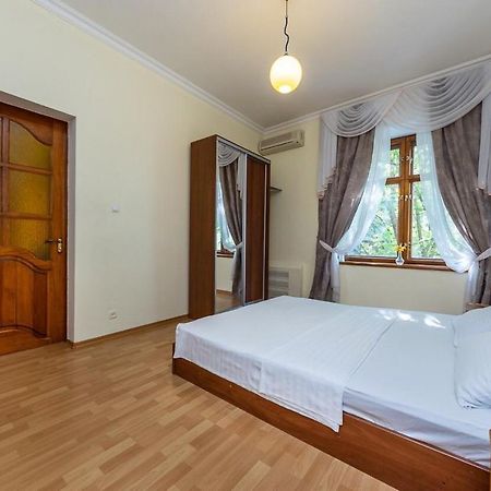 Alex Apartments Near Independence Square - Kiev エクステリア 写真