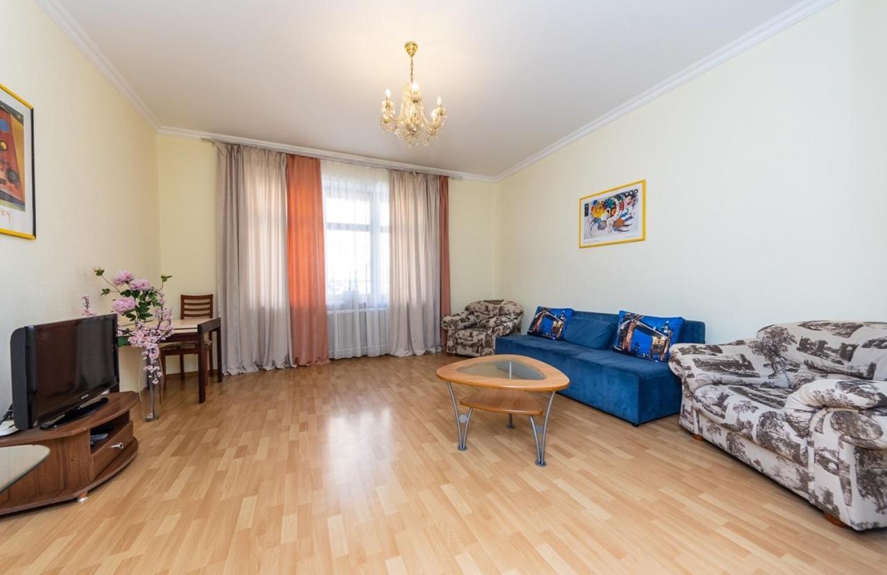 Alex Apartments Near Independence Square - Kiev エクステリア 写真