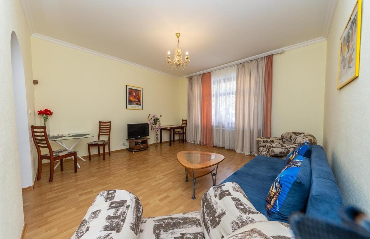 Alex Apartments Near Independence Square - Kiev エクステリア 写真