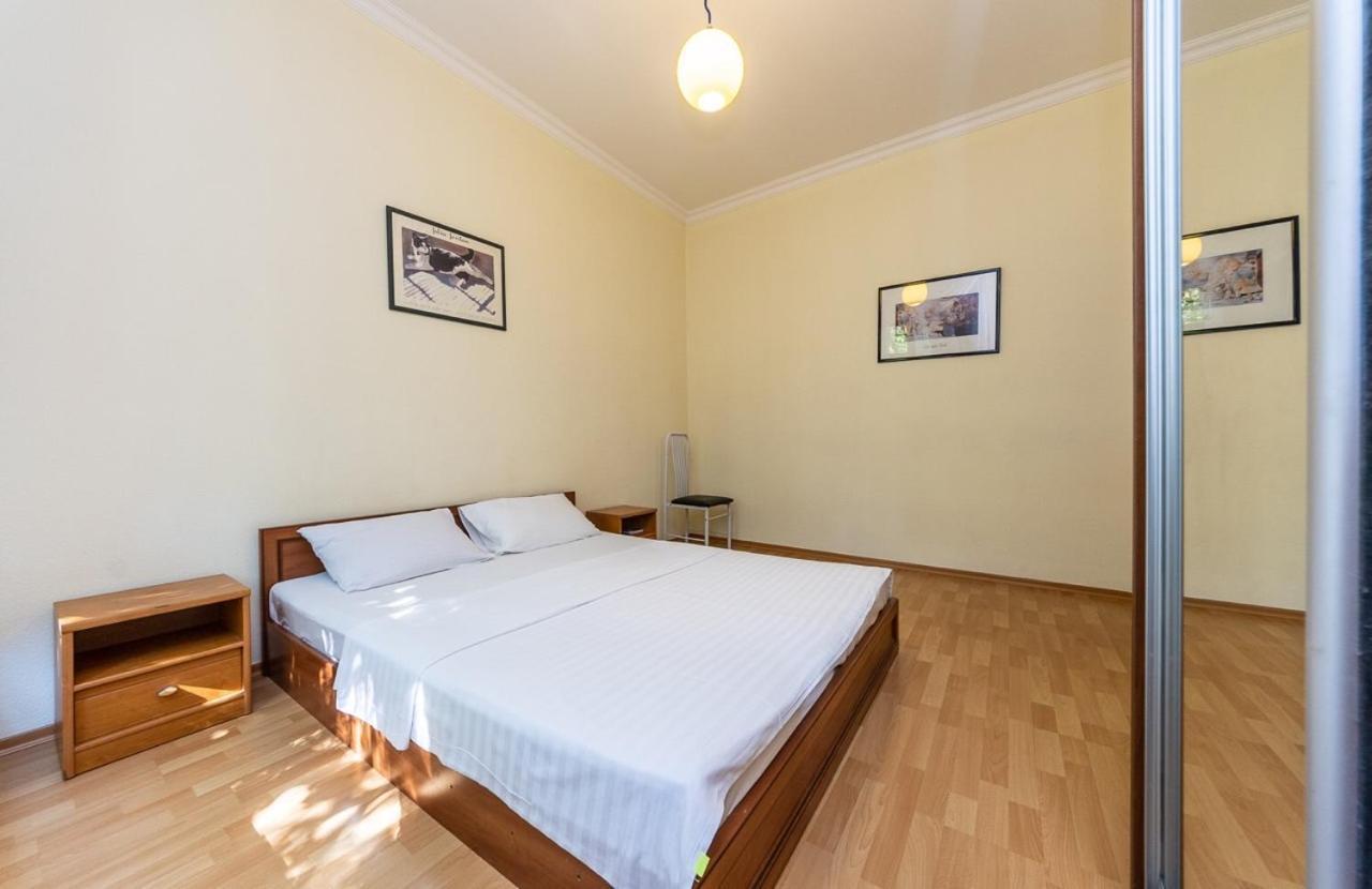Alex Apartments Near Independence Square - Kiev エクステリア 写真