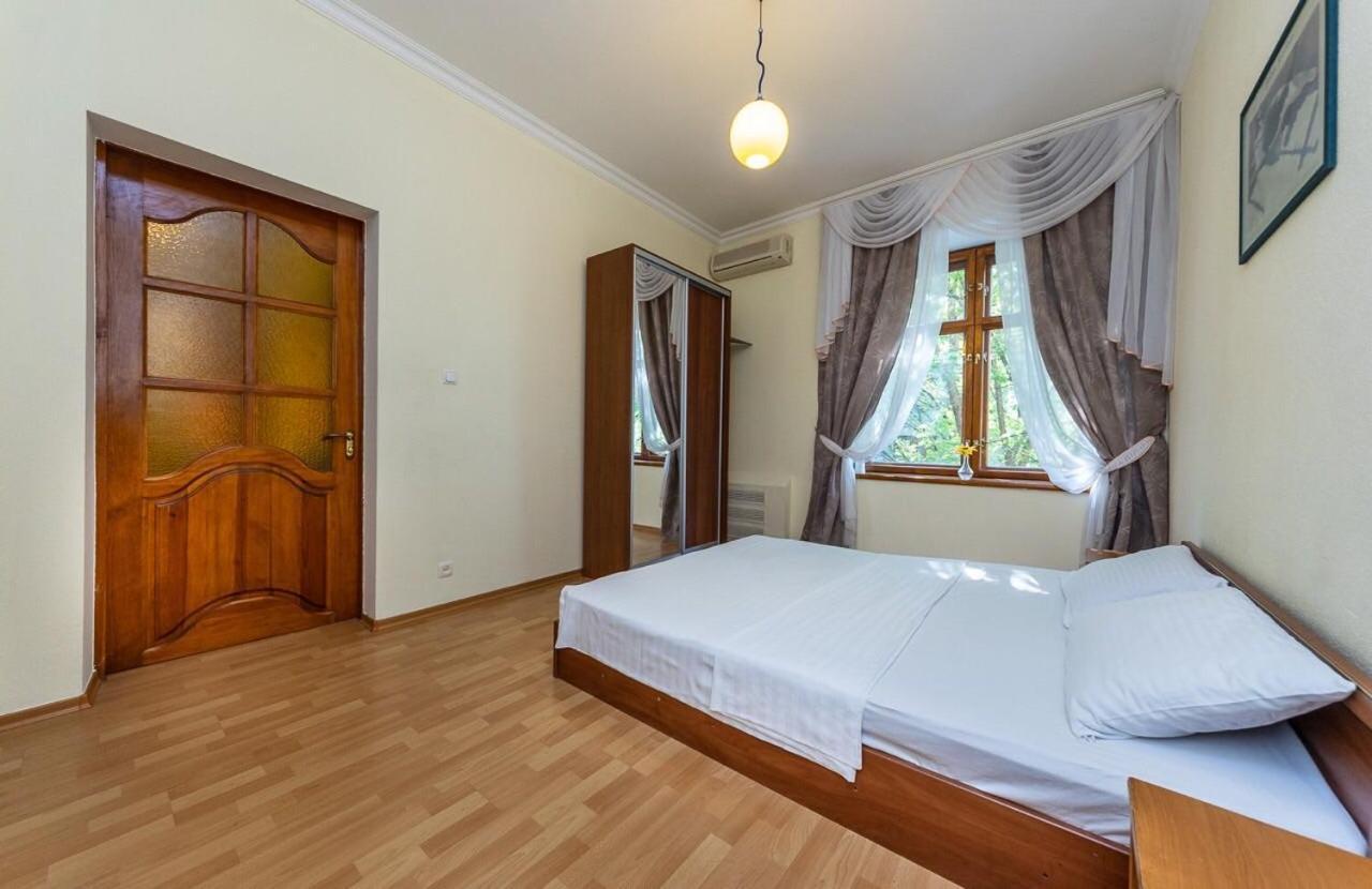 Alex Apartments Near Independence Square - Kiev エクステリア 写真