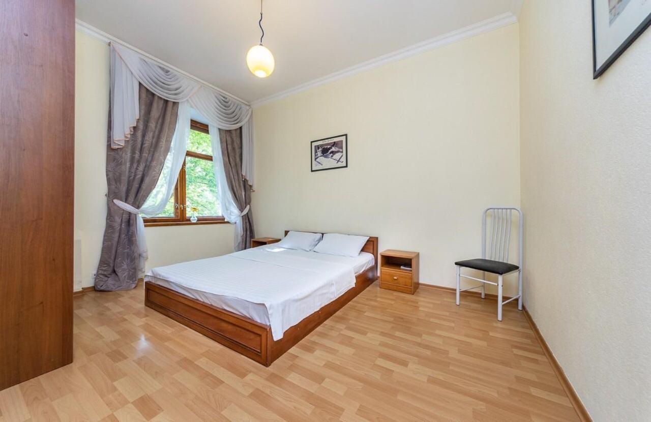 Alex Apartments Near Independence Square - Kiev エクステリア 写真