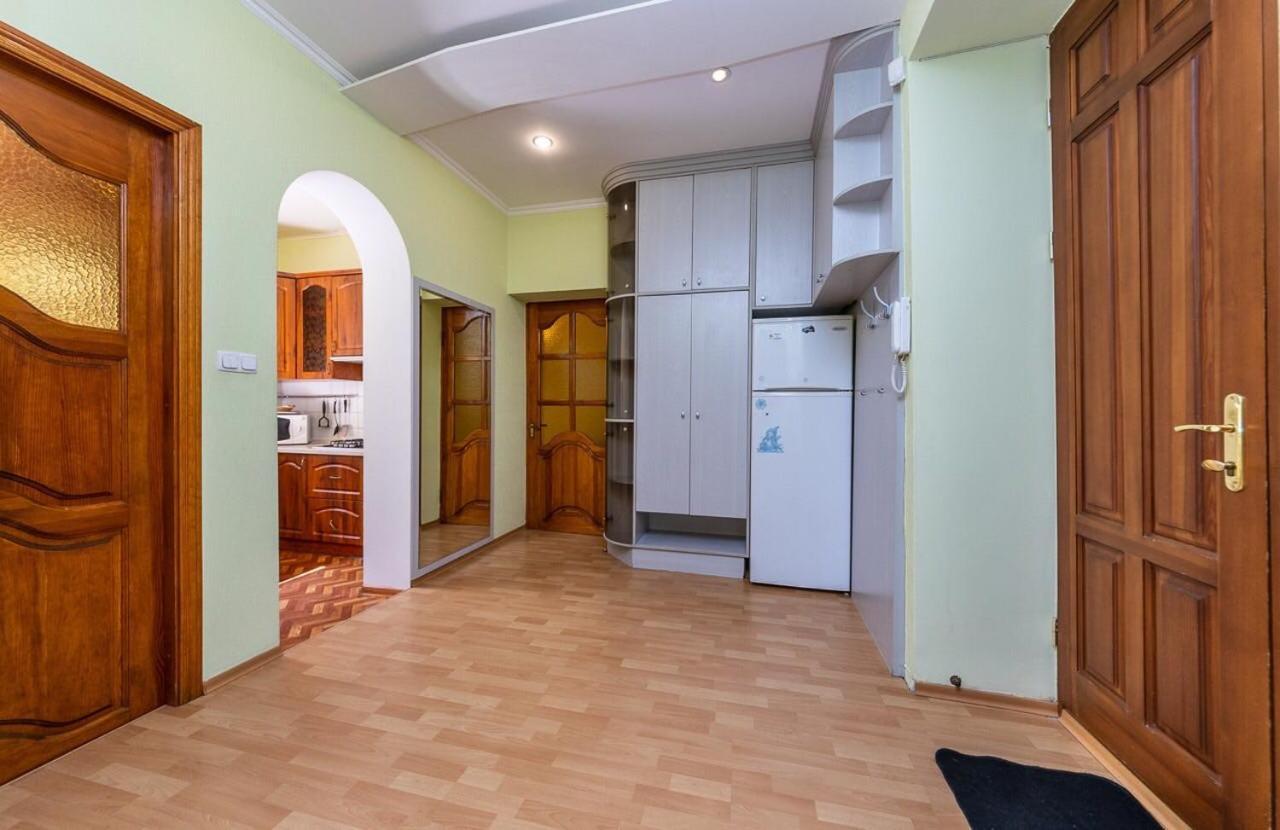 Alex Apartments Near Independence Square - Kiev エクステリア 写真
