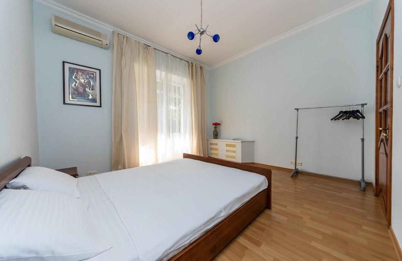 Alex Apartments Near Independence Square - Kiev エクステリア 写真