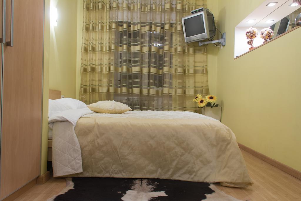 Alex Apartments Near Independence Square - Kiev 部屋 写真